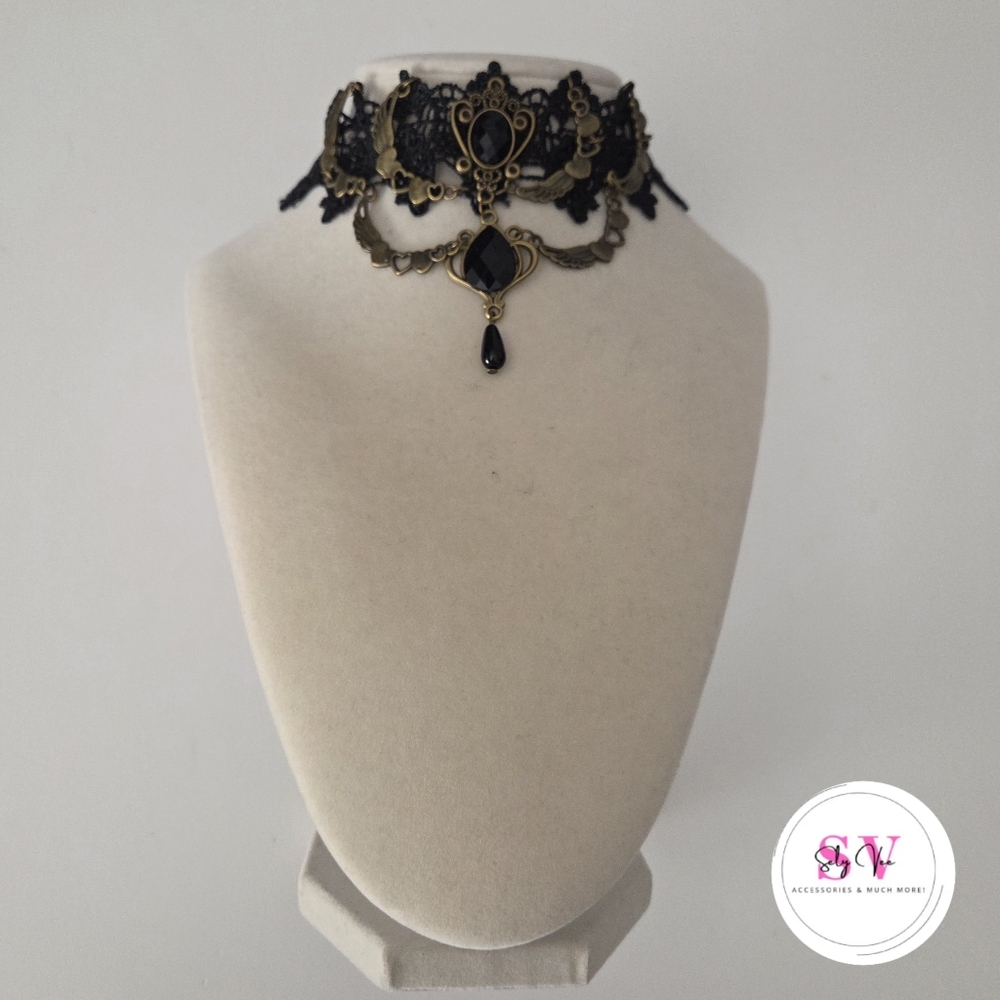 Black lace choker with pendant decor